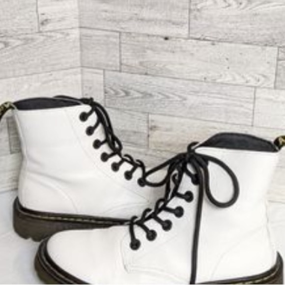 Dr. Martens Luana White US 7, UK 5 Punk, Emo, Rock, ,Glam, Goth Tie Up Boots - Picture 13 of 13